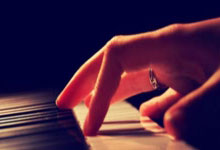 大巴黎对决巴萨,谁能在欧冠赛场笑到最后?